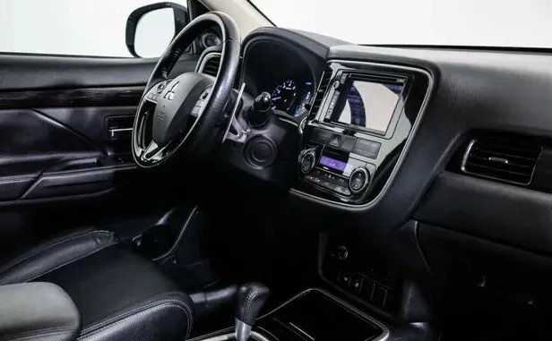 Mitsubishi Outlander, III Рестайлинг 2 — фото 15