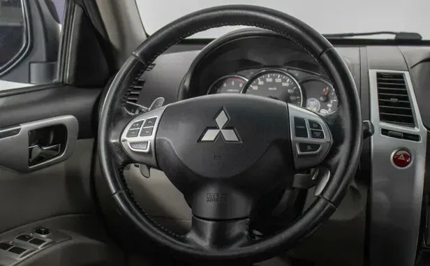 Mitsubishi Pajero Sport, II Рестайлинг — фото 9