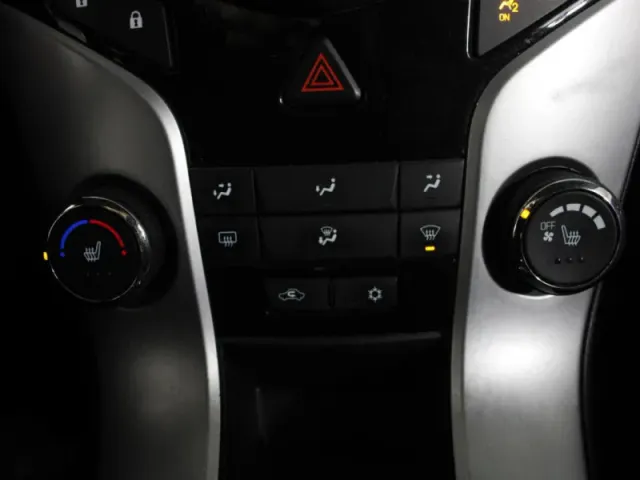 Chevrolet Cruze, I — фото 18