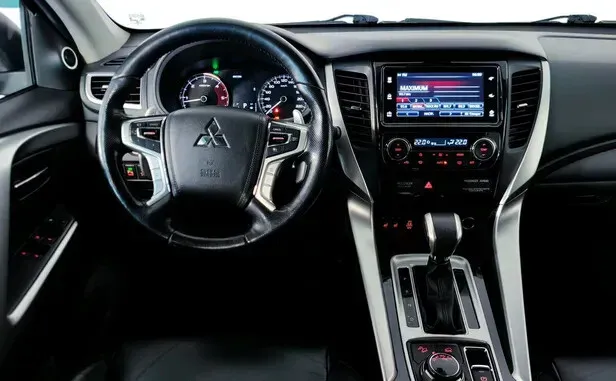 Mitsubishi Pajero Sport, III — фото 9