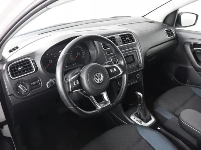 Volkswagen Polo, V Рестайлинг — фото 9
