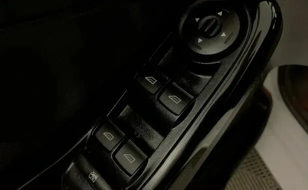 Ford Fiesta, Mk6 Рестайлинг — фото 11