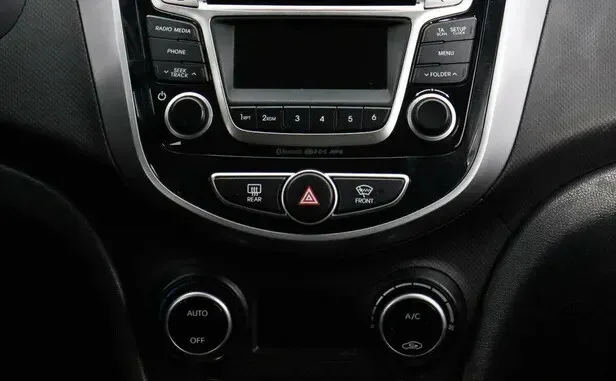 Hyundai Solaris, I Рестайлинг — фото 9