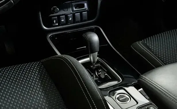 Mitsubishi Outlander, III Рестайлинг 3 — фото 11