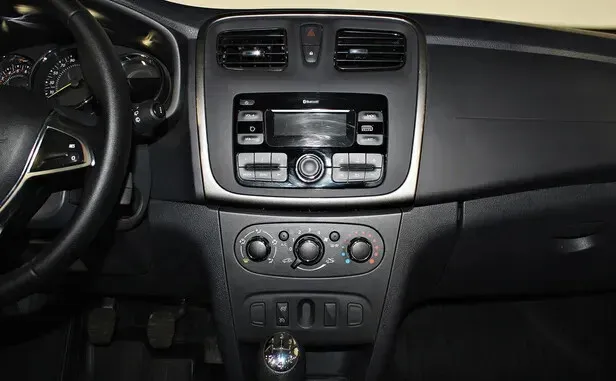 Renault Sandero, II Рестайлинг — фото 9