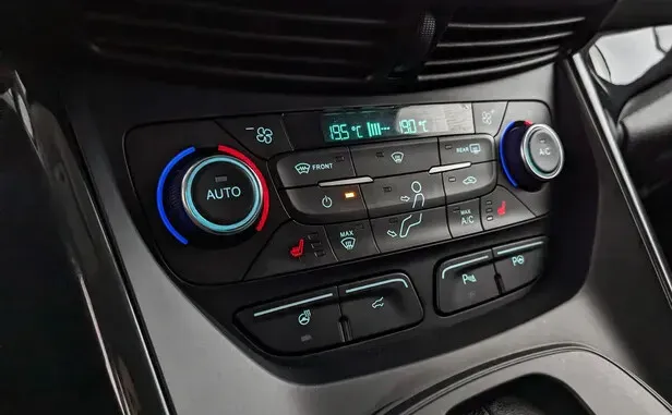 Ford Kuga, II Рестайлинг — фото 12
