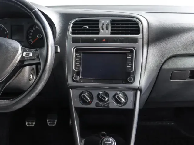 Volkswagen Polo, V Рестайлинг — фото 10