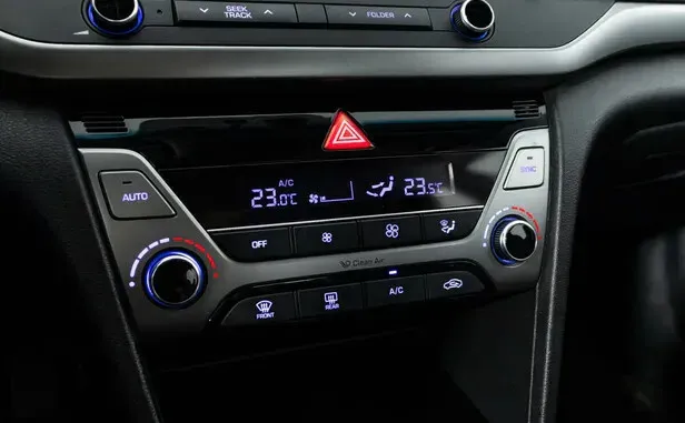 Hyundai Elantra, VI (AD) — фото 11