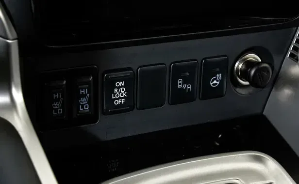 Mitsubishi Pajero Sport, III — фото 12