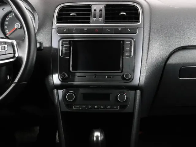 Volkswagen Polo, V Рестайлинг — фото 13
