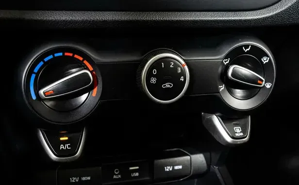 Kia Rio, IV — фото 11