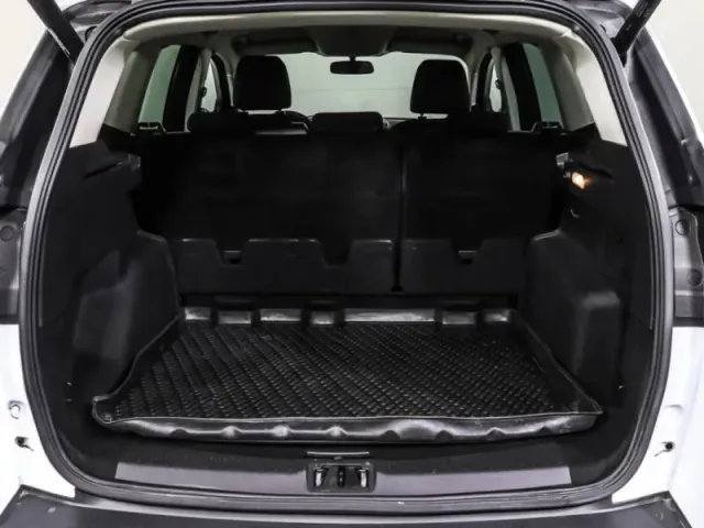 Ford Kuga, II Рестайлинг — фото 12