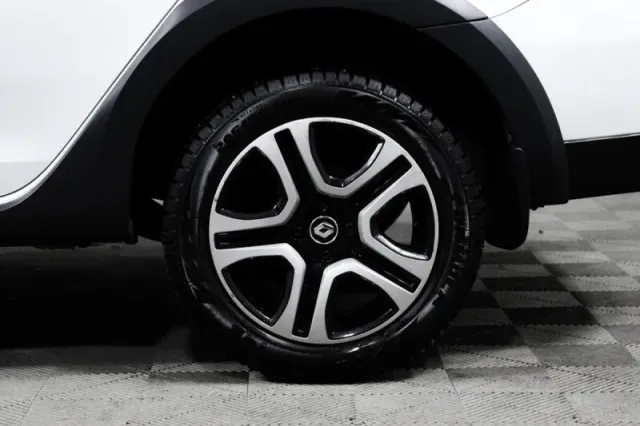 Renault Logan, II Рестайлинг — фото 9