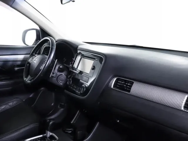 Mitsubishi Outlander, III — фото 13