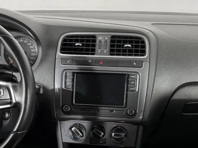 Volkswagen Polo, V Рестайлинг — фото 10