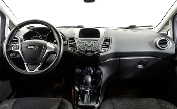 Ford Fiesta, Mk6 Рестайлинг — фото 7