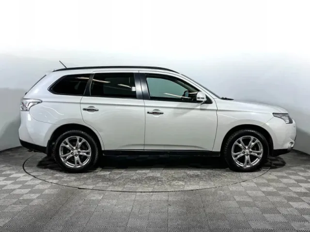 Mitsubishi Outlander, III — фото 4