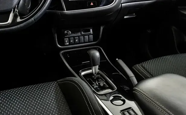 Mitsubishi Outlander, III Рестайлинг 3 — фото 11