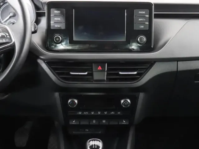 Skoda Rapid, II — фото 14