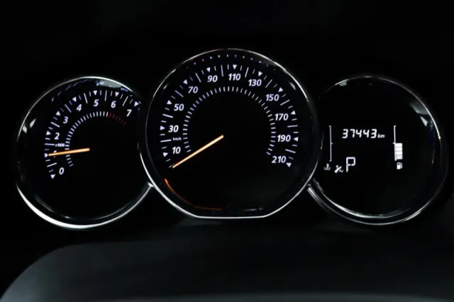 Renault Logan, II Рестайлинг — фото 12