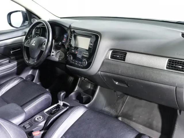 Mitsubishi Outlander, III — фото 10