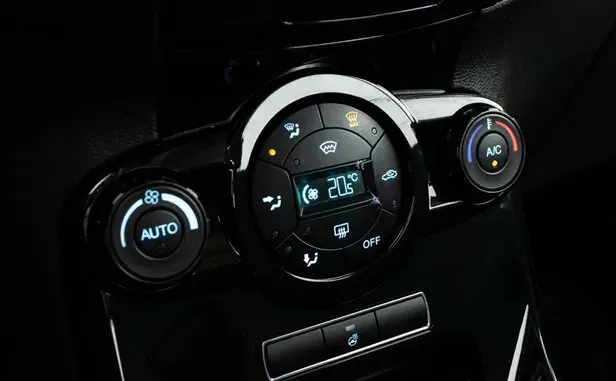 Ford Fiesta, Mk6 Рестайлинг — фото 10