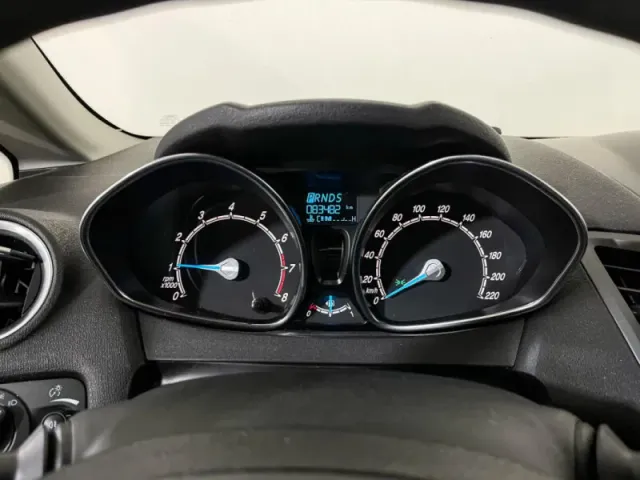 Ford Fiesta, Mk6 Рестайлинг — фото 11