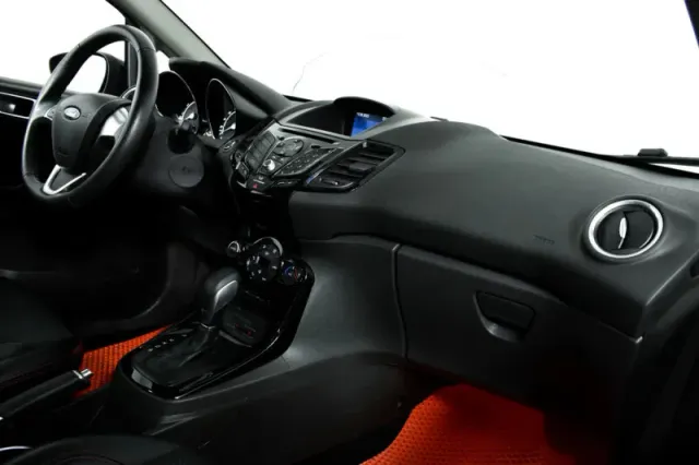 Ford Fiesta, Mk6 Рестайлинг — фото 10