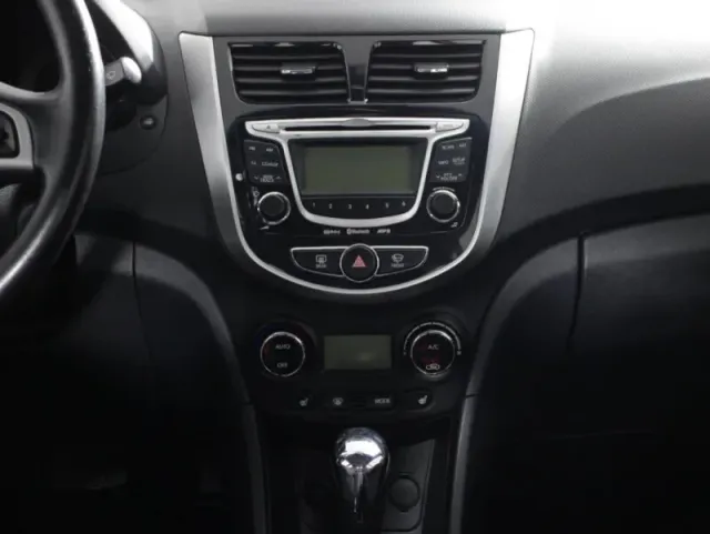 Hyundai Solaris, I — фото 14