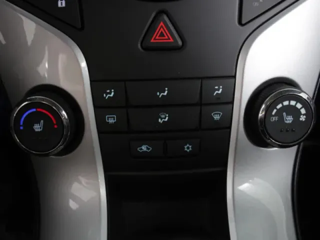 Chevrolet Cruze, I Рестайлинг — фото 16