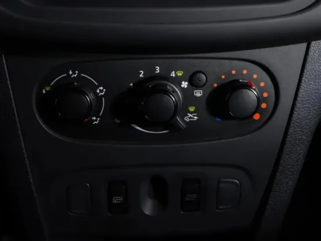 Renault Logan, II Рестайлинг — фото 11
