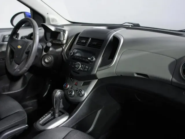 Chevrolet Aveo, II — фото 10