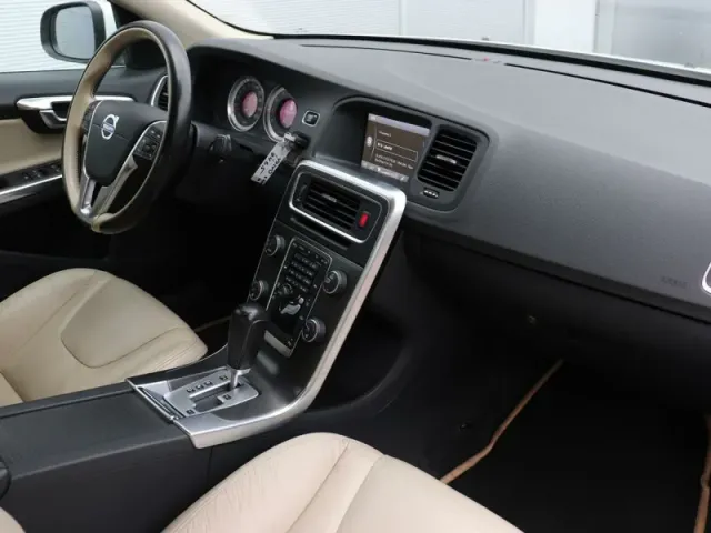 Volvo S60, II — фото 16