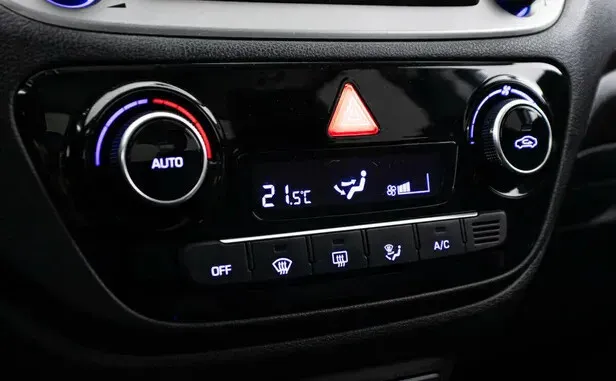 Hyundai Solaris, II — фото 10