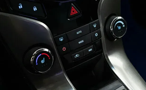 Chevrolet Cruze, I Рестайлинг — фото 11