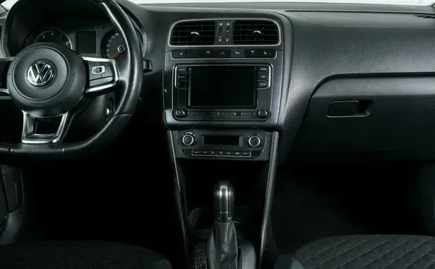 Volkswagen Polo, V Рестайлинг — фото 5