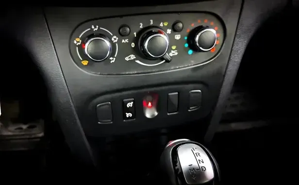 Renault Sandero, II Рестайлинг — фото 9