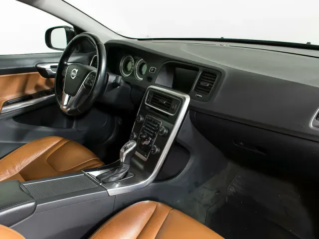 Volvo S60, II — фото 19