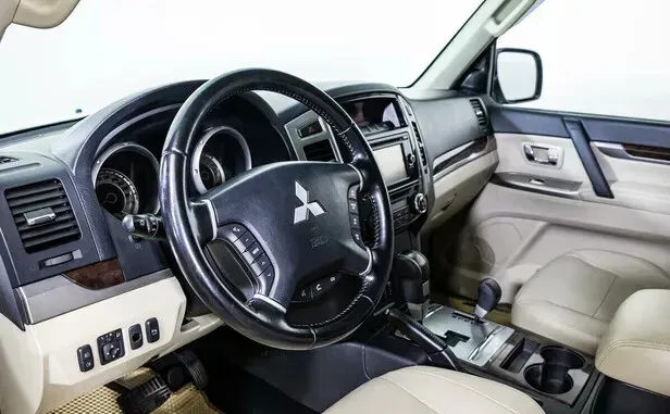 Mitsubishi Pajero, IV Рестайлинг 2 — фото 13