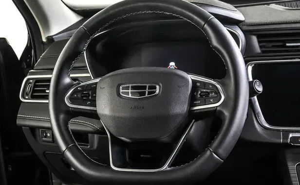 Geely Atlas Pro — фото 5