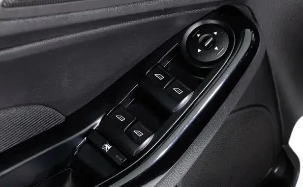 Ford Fiesta, Mk6 Рестайлинг — фото 10