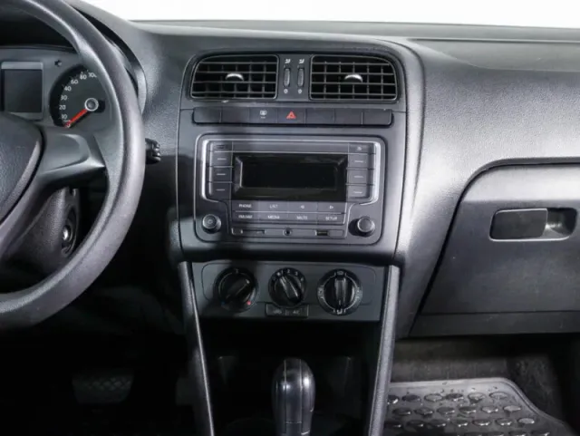 Volkswagen Polo, V Рестайлинг — фото 12