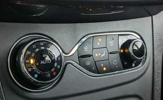 Renault Sandero, II Рестайлинг — фото 13