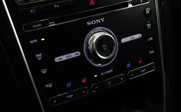 Ford Explorer, V Рестайлинг — фото 12