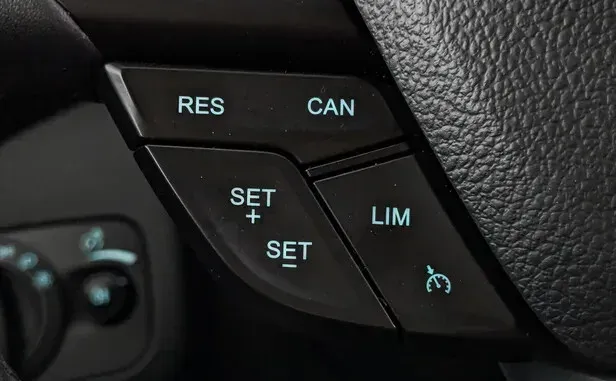 Ford Kuga, II Рестайлинг — фото 15