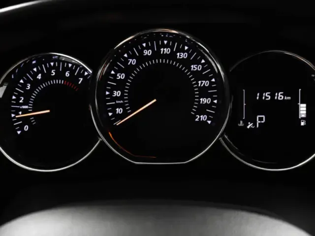 Renault Logan, II Рестайлинг — фото 13