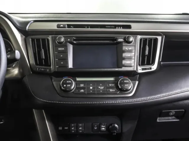 Toyota RAV4, IV (XA40) — фото 16