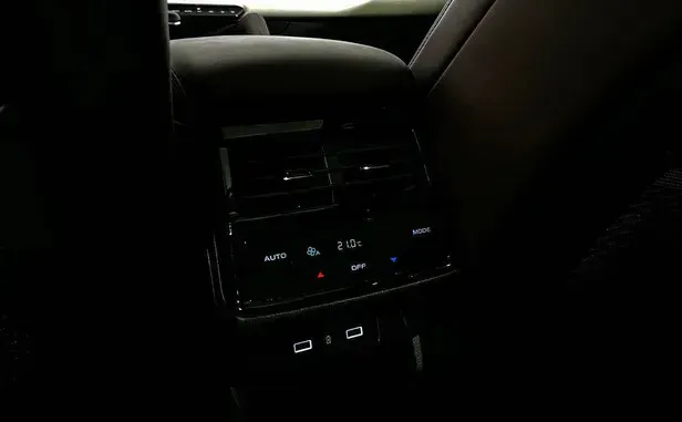 Geely Monjaro — фото 8